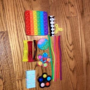 15 fidgets as shown in pictures